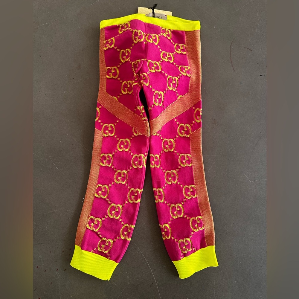 Toddler girls GUCCI pant
NWT
Size 5 average height/ length